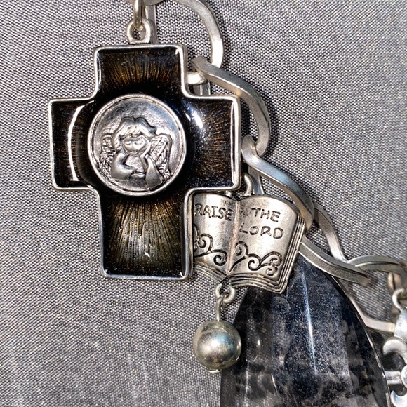 Chunky silver BoHo cross necklace w/clasp - Picture 2 of 5